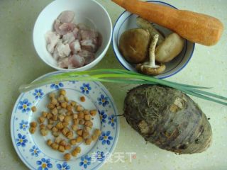 香芋红萝卜焖饭的做法步骤：1