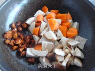 香芋红萝卜焖饭的做法步骤：6