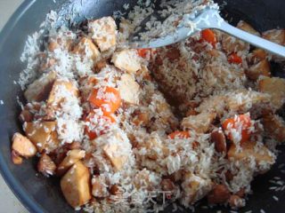 香芋红萝卜焖饭的做法步骤：8
