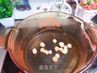 【宝宝辅食】干贝小米疙瘩汤的做法步骤：2