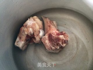 大白菜豆腐炖大骨的做法步骤：1