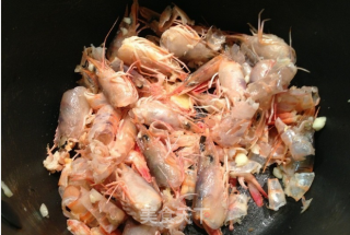砂锅海鲜粥的做法步骤：3
