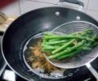 春季养生菜“干贝扒芦笋”的做法步骤：6