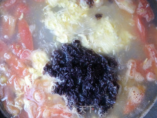 美味营养丰富的番茄干贝紫菜鸡蛋汤的做法步骤：7