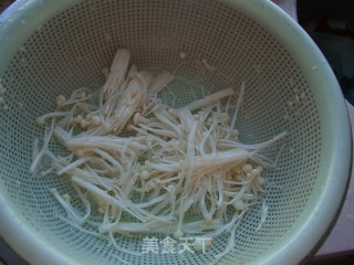 冬季养生菜——金针翡翠奶白汤的做法步骤：3