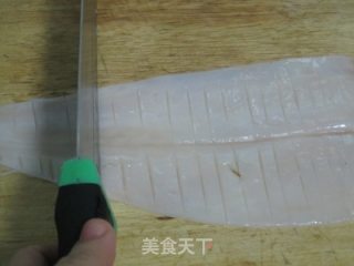 鲜鱿砂锅粥的做法步骤：2