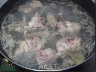冬季靓汤 木瓜瑶柱煲老鸭的做法步骤：2