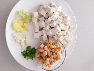 干贝豆腐汤的做法步骤：1