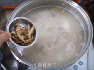 干贝香菇水鸭粥的做法步骤：3