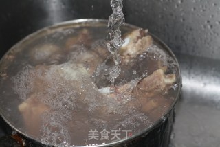 海带筒骨汤的做法步骤：3