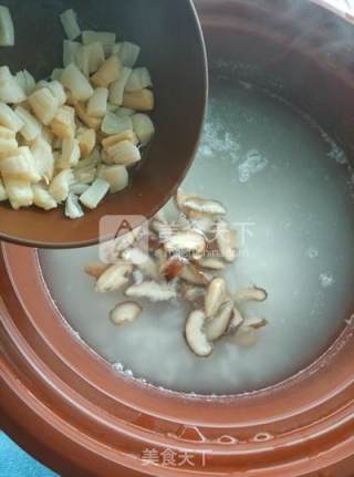 香菇干贝粥的做法步骤：4