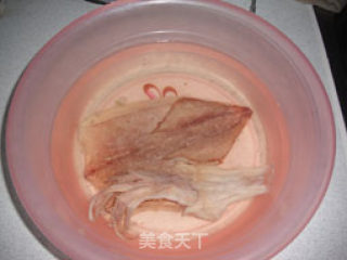 养颜养胃香粥——鱿鱼排骨粥的做法步骤：1
