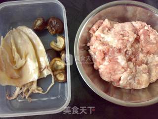 鱿鱼香菇蒸肉饼的做法步骤：1