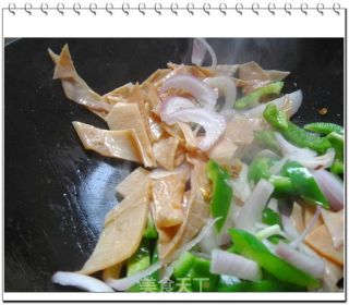 青椒洋葱鱿鱼卷的做法步骤：5