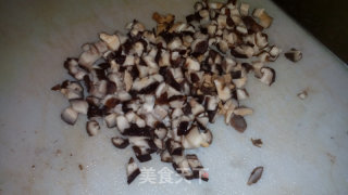 香菇鱿鱼糯米烧卖的做法步骤：4
