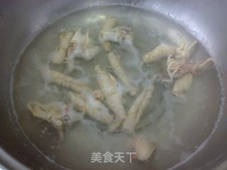 虾酱鱿鱼豆腐煲的做法步骤：2