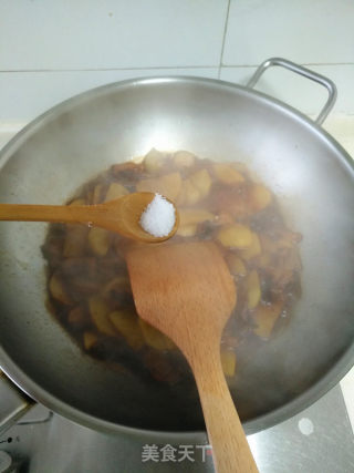 墨鱼干土豆烧肉的做法步骤：11