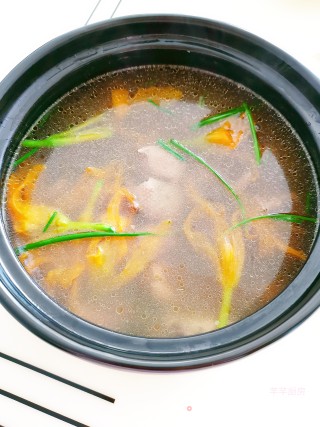 黄花菜墨鱼老鸭汤的做法步骤：7