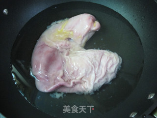 墨鱼猪肚排骨汤（附快速清洗猪肚方法）的做法步骤：1