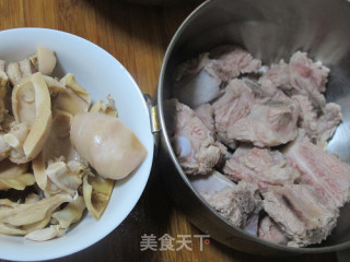 墨鱼猪肚排骨汤（附快速清洗猪肚方法）的做法步骤：6