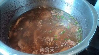 花生墨鱼干莲藕汤的做法步骤：5