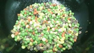 金盏牛肉豌豆粒的做法步骤：7