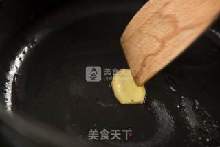 排骨墨鱼汤一厨作铸铁锅版的做法步骤：3