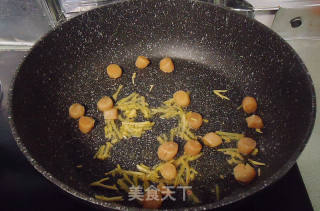 江瑶柱皮蛋上汤芦笋的做法步骤：5