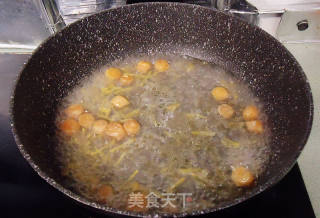 江瑶柱皮蛋上汤芦笋的做法步骤：6