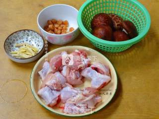 冬进补，瑶柱香菇鸡汤的做法步骤：1