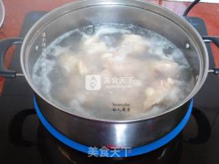 冬进补，瑶柱香菇鸡汤的做法步骤：2