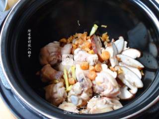冬进补，瑶柱香菇鸡汤的做法步骤：3