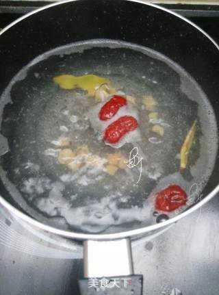 海鲜丝瓜汤的做法步骤：2