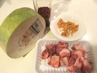 冬瓜红豆排骨汤的做法步骤：1