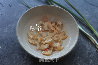 瑶柱虾米瘦肉粥的做法步骤：2