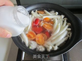 蘑菇番茄肉丸汤的做法步骤：10
