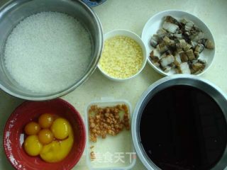 瑶柱腊肉蛋黄粽的做法步骤：1