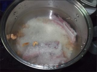 瑶柱虾米猪骨粥的做法步骤：3