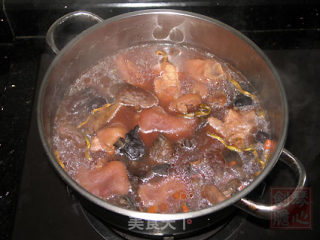 红菇猪手汤的做法步骤：4