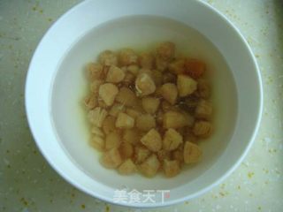白萝卜瑶柱猪骨汤的做法步骤：2