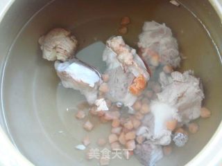 白萝卜瑶柱猪骨汤的做法步骤：5