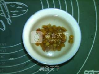 莲子瑶柱瘦肉汤的做法步骤：2