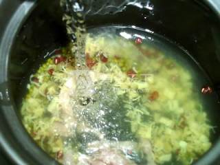 红绿豆瑶柱瘦肉汤的做法步骤：6