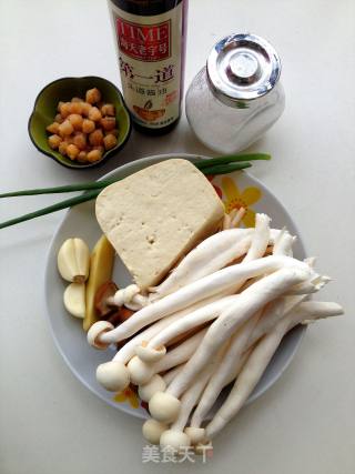 瑶柱菌菇烩豆腐的做法步骤：1