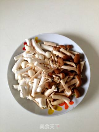 瑶柱菌菇烩豆腐的做法步骤：2