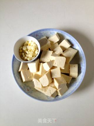 瑶柱菌菇烩豆腐的做法步骤：3