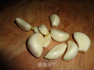 蒜肉香茹焖瑶柱的做法步骤：2