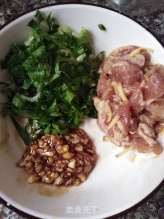 蒜蓉瑶柱廋肉蒸米粉的做法步骤：3