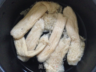 海参瑶柱竹荪瘦肉汤的做法步骤：2