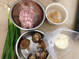 瑶柱香菇虾米肖米的做法步骤：1